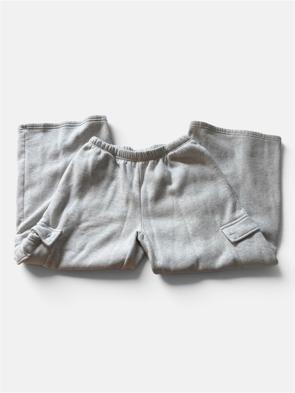 Edikted Light Gray Wide-Leg Sweatpants with Cargo Pockets